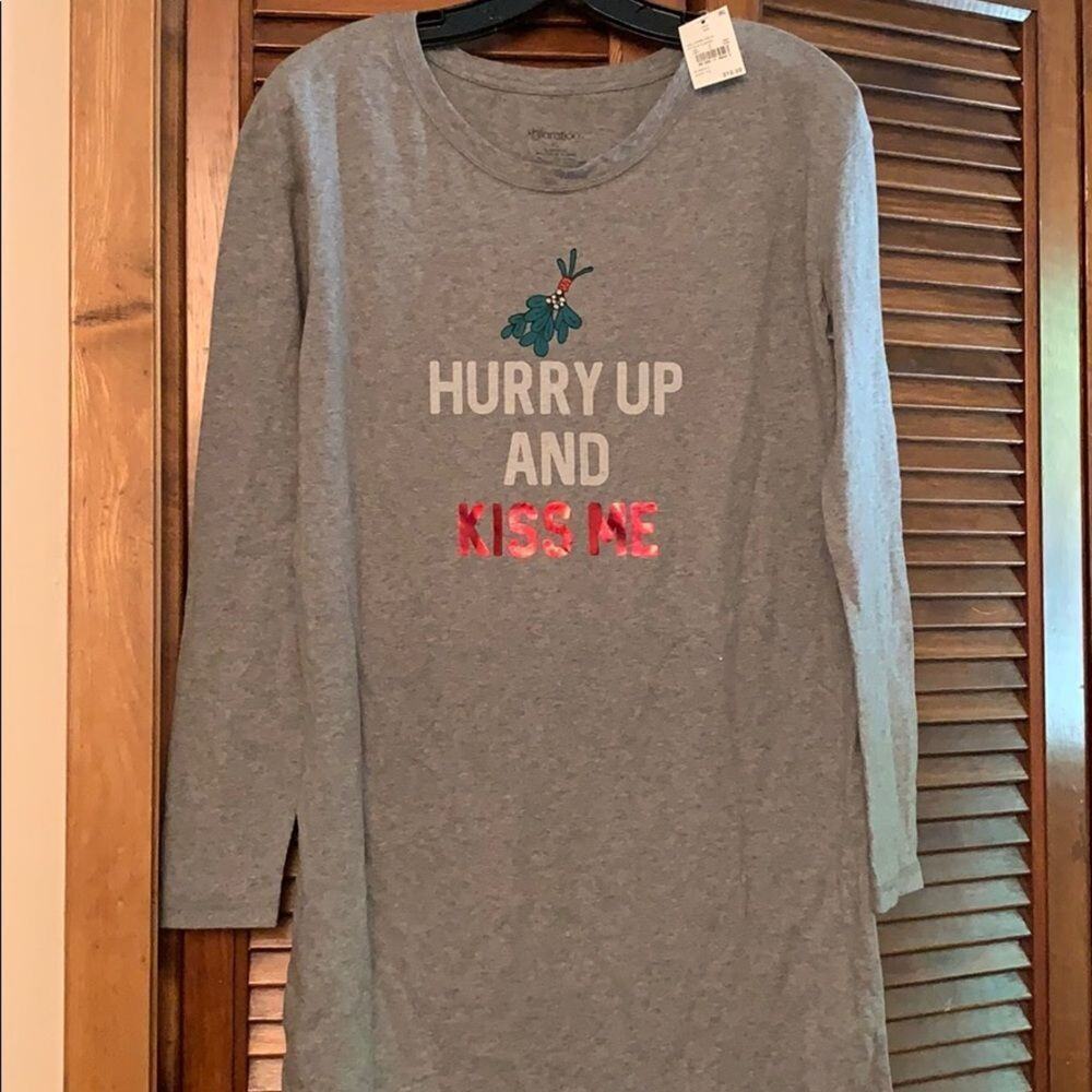 Women’s XS Nightgown Sleep Shirt NWT Cotton Kiss Me Graphic